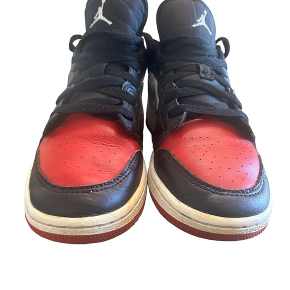 Nike Air Jordan 1 Low Bred Toe Black Red Size 3.5 Y 553560-612 - Picture 2 of 8